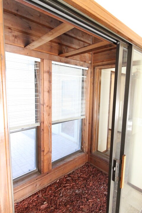 Building Photo - 1136 W Johnathan Way