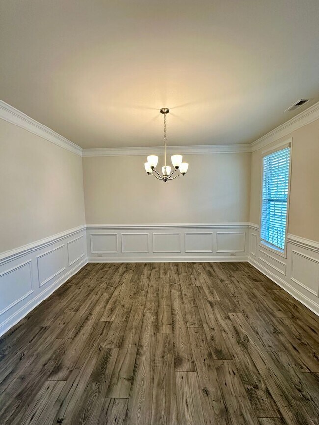 Building Photo - Beautiful 4BR/3BA Home in Falls Cove @ Lak...