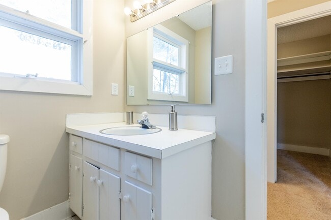Building Photo - 624 Short Spoon Cir