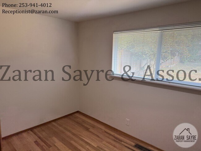 Building Photo - 215 - Perfect Location! Three Bedroom Charmer