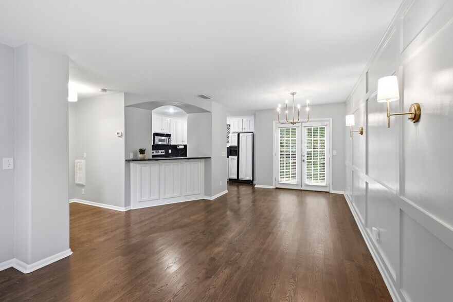 Open kitchen - 254 Summit Ridge Dr