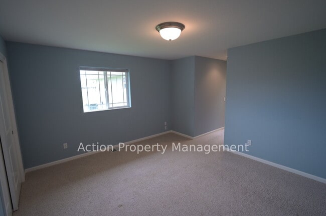 Building Photo - 2+ bed, 2 bath, 3 car garage in Sherwood Village, Sequim