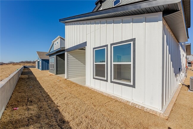 Building Photo - 1406 SW Casuarina Dr