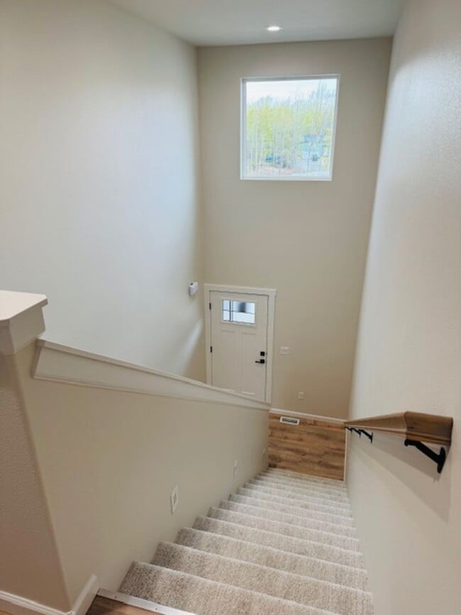 Building Photo - Brand New Duplex with upgraded finishes th...