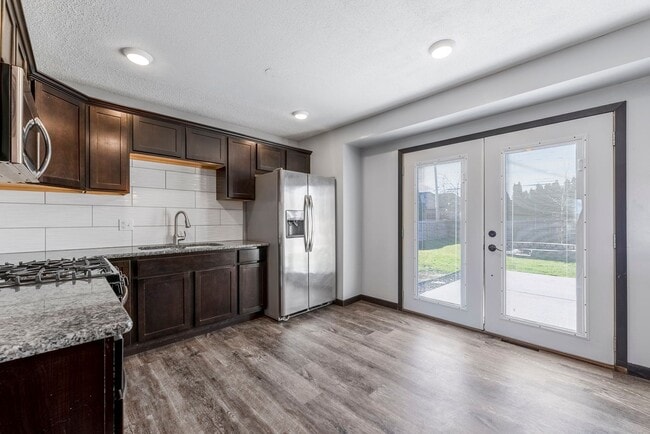 Building Photo - Beautiful 3/4 bed 2 bath home in East Moline!