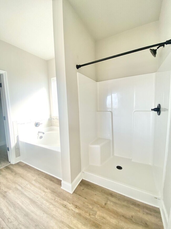 Building Photo - $1000 OFF 1st month rent!!!!Guyton Beauty!...