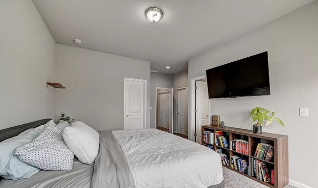 Building Photo - Charming town-home style condo Coming June 2026!