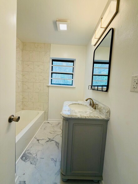 Building Photo - 403 Margo St