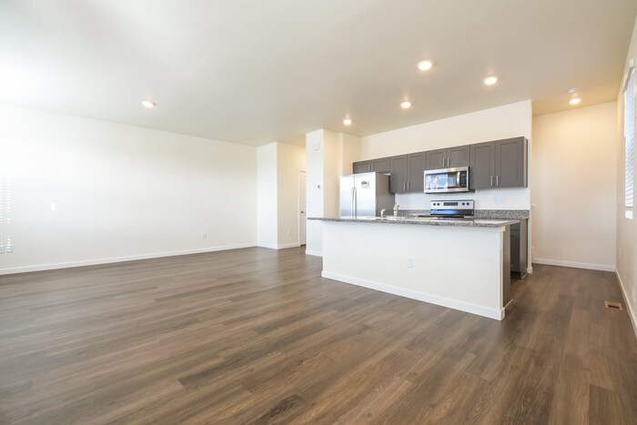 Building Photo - 13441 Oneida Ln