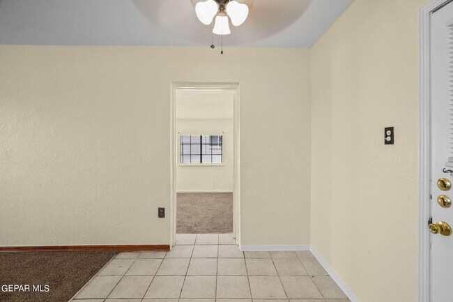 Building Photo - 4913 Sierra Madre Dr