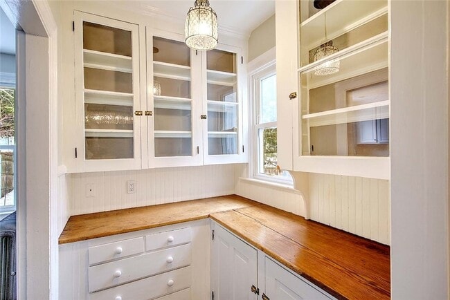 Building Photo - 118 Everett Ave