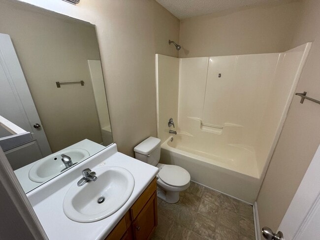 Building Photo - BRIDGEWATER HOME! PRE-LEASING FOR AUGUST 1 2026!