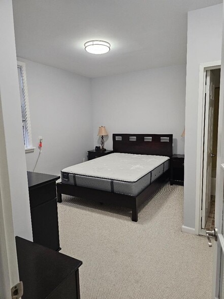 Mater bedroom - 97-13 64th Rd