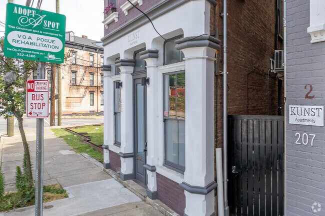 Building Photo - Kunst Apartments