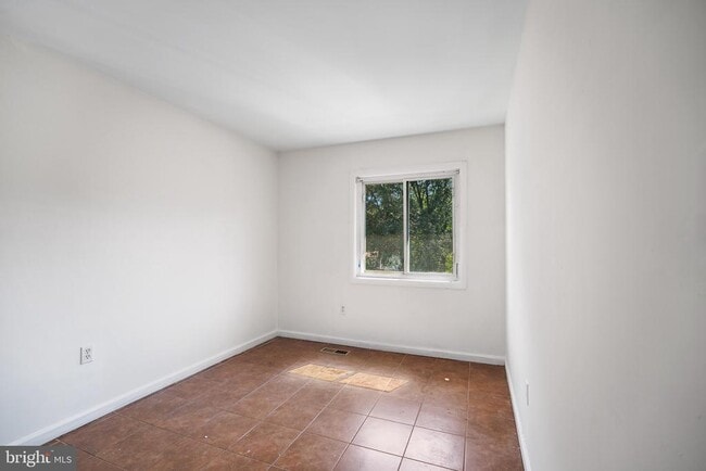 Building Photo - 2696 Seville Cir