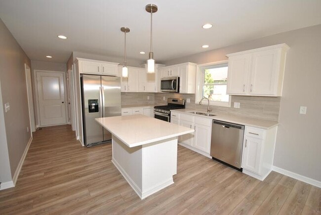 Building Photo - 4792 E Highland Pkwy