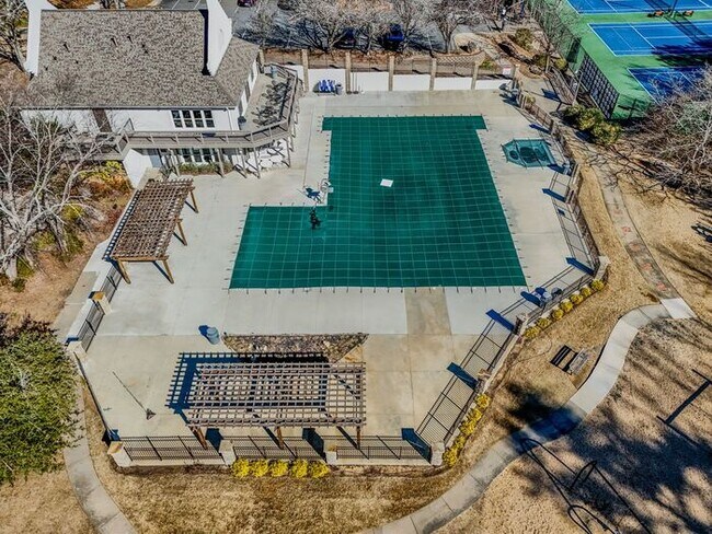 Building Photo - 4518 Club House Dr