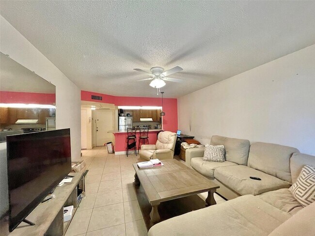 Building Photo - 257 S Cypress Rd