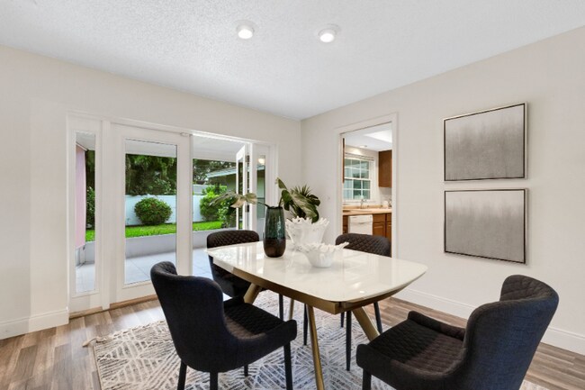 Building Photo - 1100 Pinellas Point Dr S