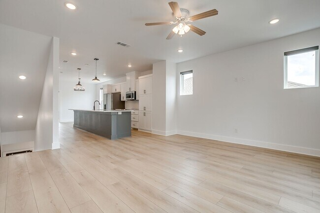 Building Photo - 2811 Forest Park Blvd