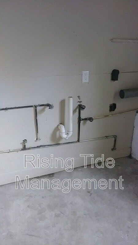 Building Photo - 517 5th Ct