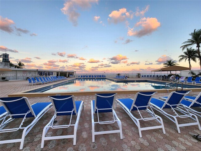 Building Photo - 3505 S Ocean Dr
