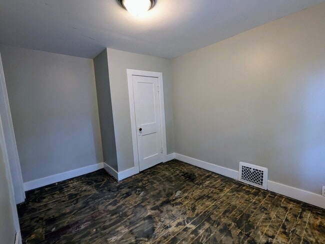 Building Photo - 818 Woodbine Ave