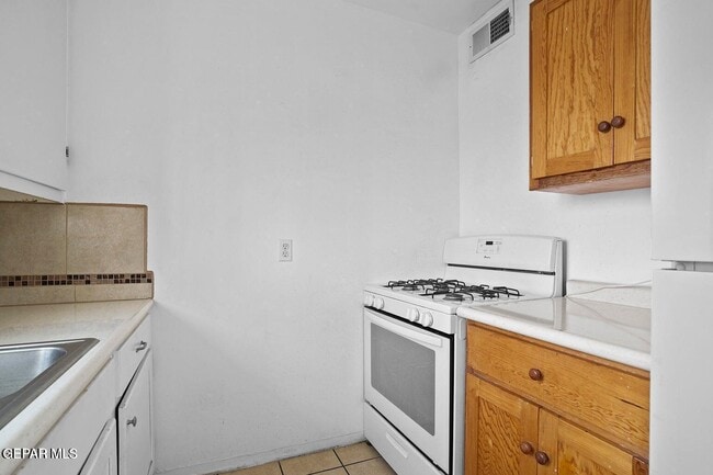 Building Photo - 2821 Fort Blvd