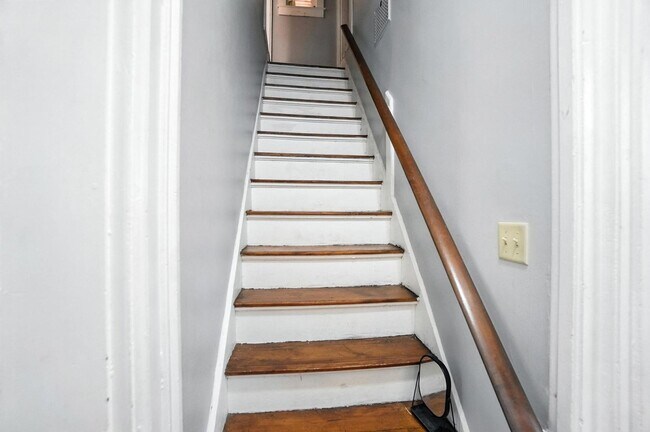 Building Photo - 843 Overton St