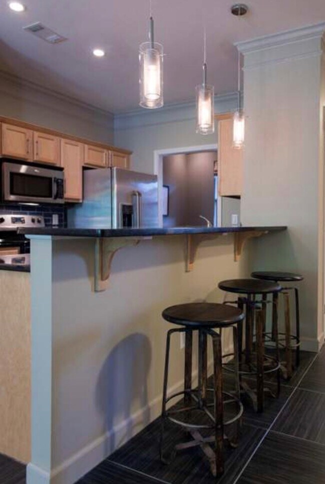 Building Photo - 2310 Elliott Ave