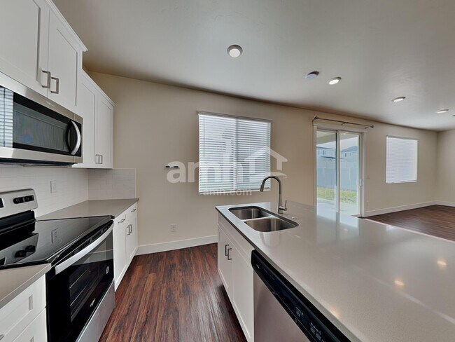 Building Photo - 1369 E Old Mesquite St