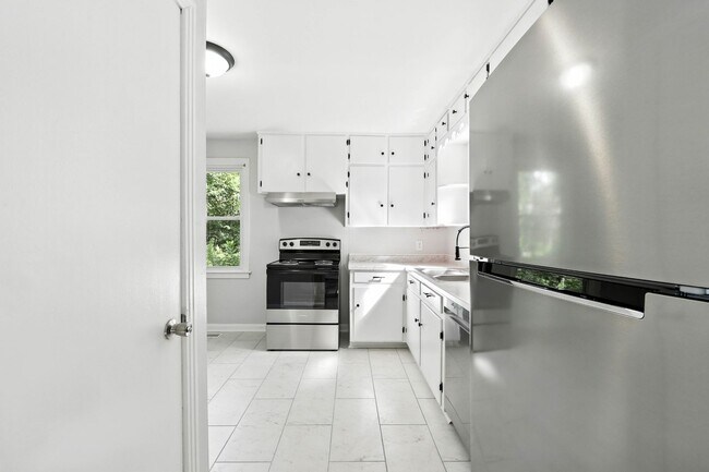 Building Photo - 3 Bedroom Pet Friendly Home For Rent Near Downtown Clarksville