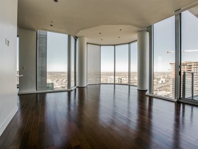 Building Photo - 2900 McKinnon-161.2