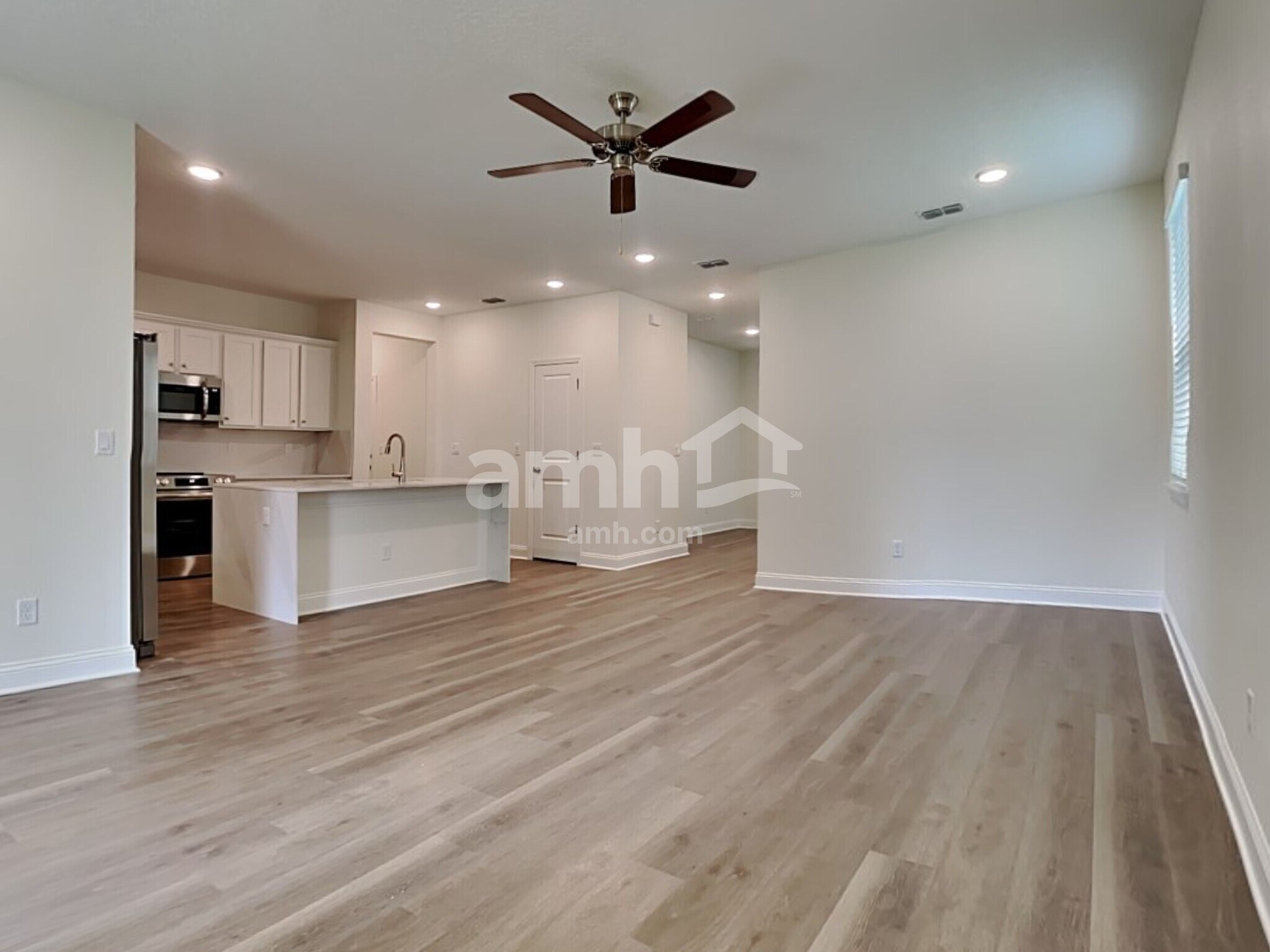 Building Photo - 11650 Hillside Dr