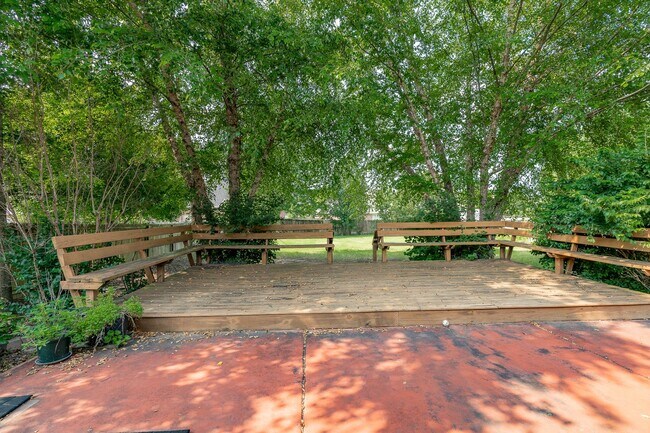 Building Photo - Furnished beautiful 4bd/2.5bth home located in the Clabber Creek Subdivision!! Open to various le...