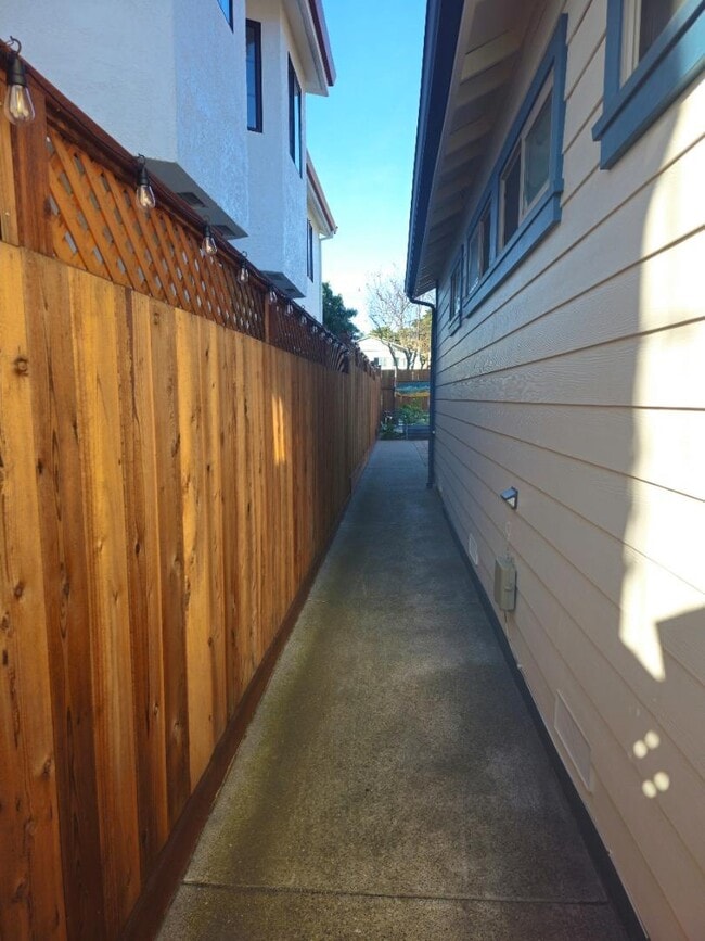 Building Photo - 229 Moana Pl