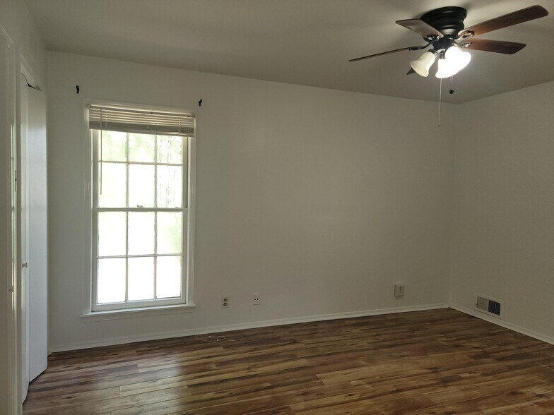 Building Photo - 7945 Habersham Ln