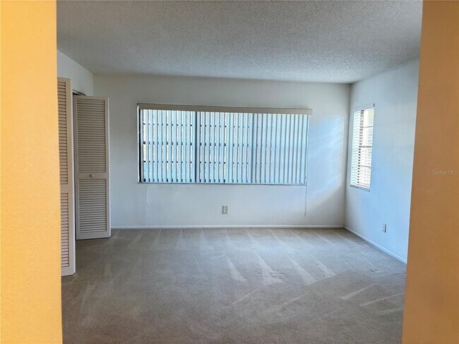 Building Photo - 7070 Fairway Bend Ln