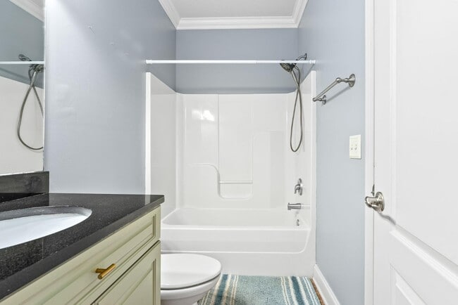 Building Photo - 836 W Glenn Ave