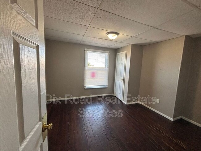 Building Photo - 526 Brandt St