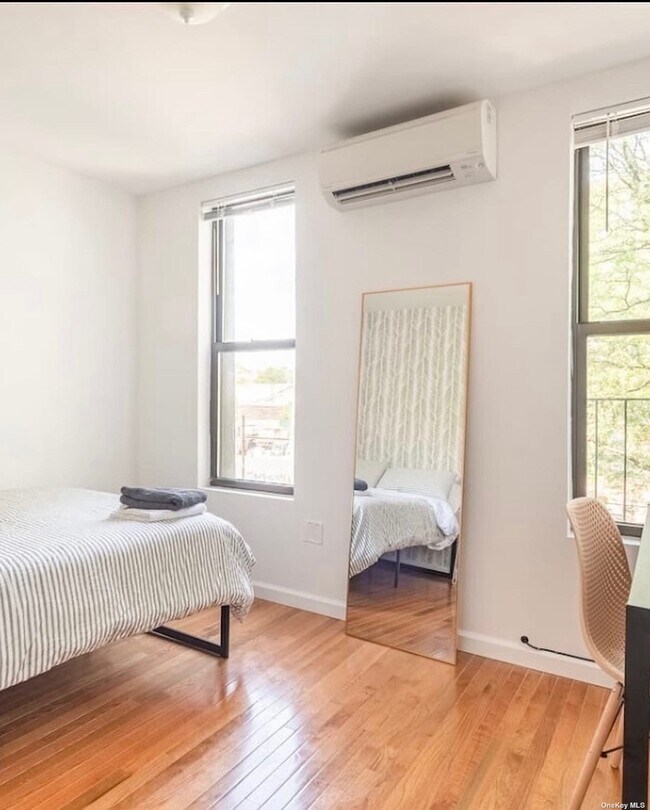 Building Photo - 24 Hinsdale St