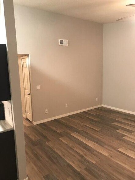 Building Photo - 820 Hardy Springs Cir