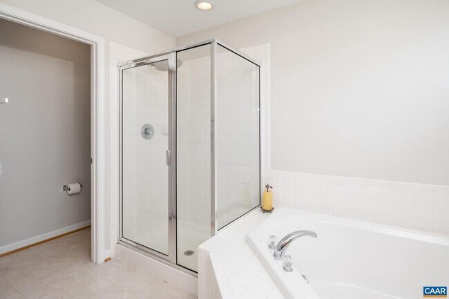 Building Photo - 662 Holly Hill Dr