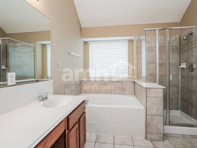 Building Photo - 2024 Shady Glen Trail