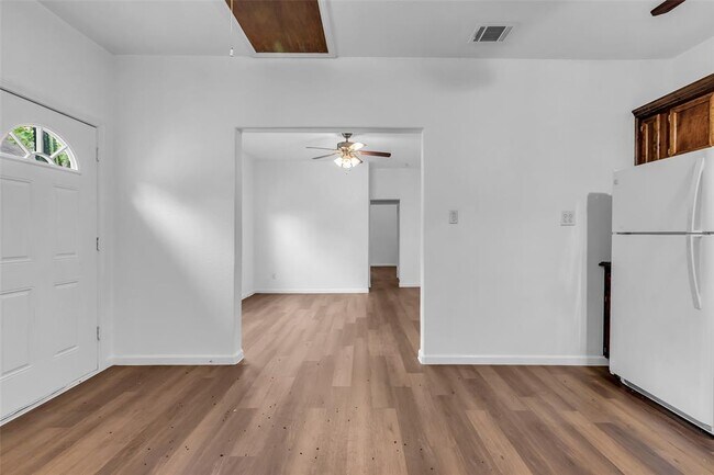 Building Photo - 3925 Woodleigh St