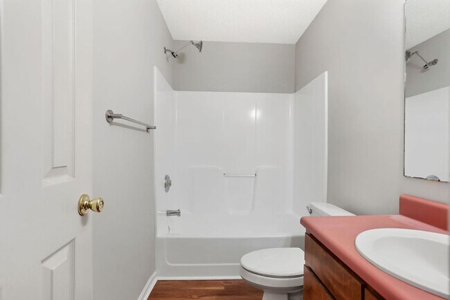 Building Photo - 3 bedroom 2.5 bath home