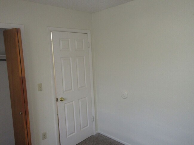 Building Photo - 1803 S Gillette Ave