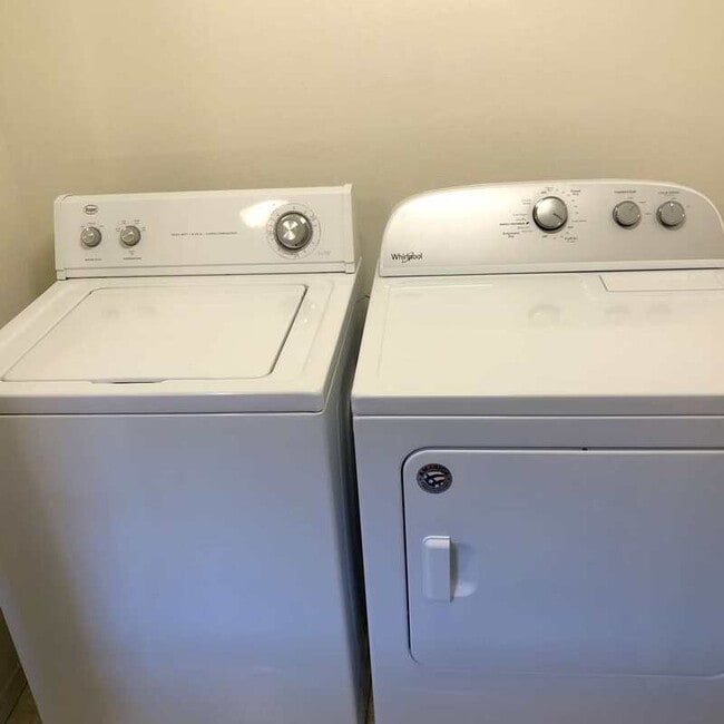 Building Photo - 1973 SW Canyon Dr