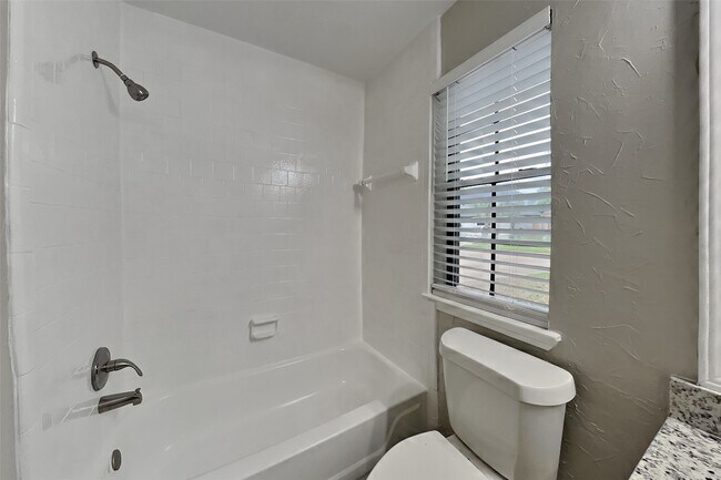 Building Photo - 21226 Park Run Dr
