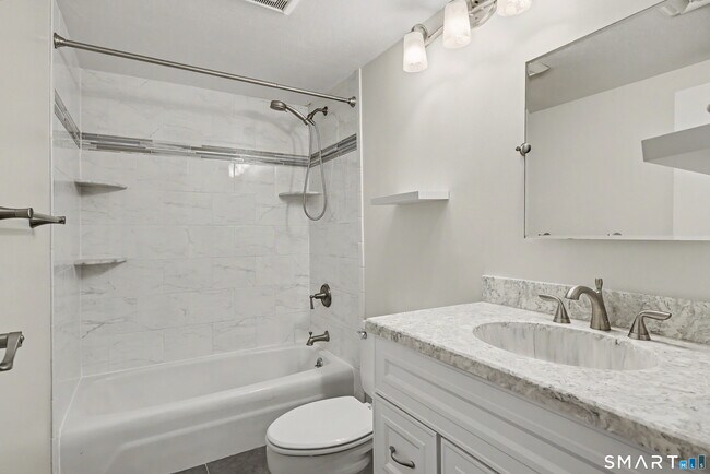 Building Photo - 172 Gillies Ln